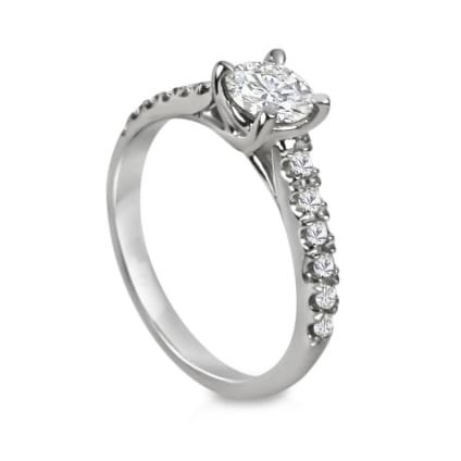 Бриллиантовое помолвочное кольцо с центральным камнем