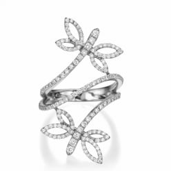 Ажурное кольцо с бриллиантовой бабочкой
