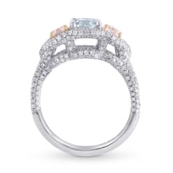 Вид кольца с голубым и розовыми бриллиантами