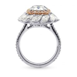 Боковой вид кольца с голубым и розовыми бриллиантами