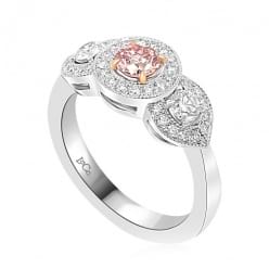 Кольцо с центральным розовым бриллианттом