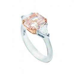 Кольцо с крупным розовым бриллиантом