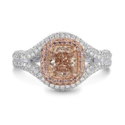 Фронтальный вид кольца с розовым бриллиантом