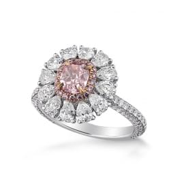 Интенсивно розовый бриллиант круглой огранки в кольце