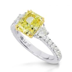 Золотое кольцо с лимонным квадратным бриллиантом