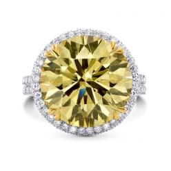 Крупный зеленовато-желтый бриллиант в кольце
