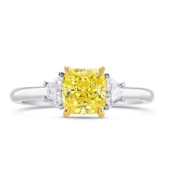 Ярко-желтый бриллиант в кольце из белого золота