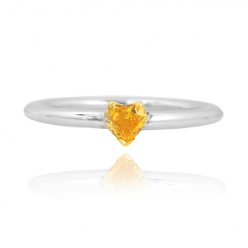 Оранжевато-желтый бриллиант в классическом колце