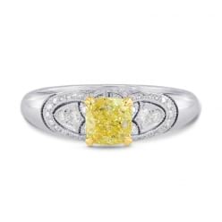 Желтый квадратный бриллиант в кольце из белого золота