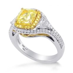 Бриллиантовое кольцо с центральным желтым бриллиантом Кушон