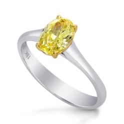 Желтый бриллиант в классической оправе