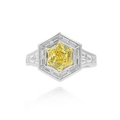 Кольцо с желтым бриллиантом редкой огранки