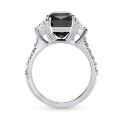 Вид кольца с черным бриллиантом сбоку