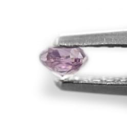 Боковой вид пурпурного бриллианта