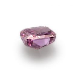 Интенсивно пурпурный бриллиант Радиант
