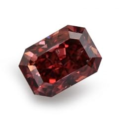 Бриллиант интенсивно-красного цвета