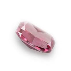Пурпурный-красный бриллиант Радиант вид под углом