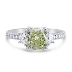 Платиновое кольцо с зеленым бриллиантом