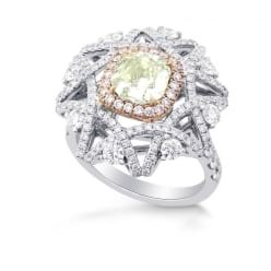 Роскошный перстень с центральным зеленым бриллиантом