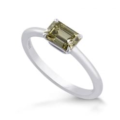 Классическое кольцо с зеленым бриллиантом Изумруд