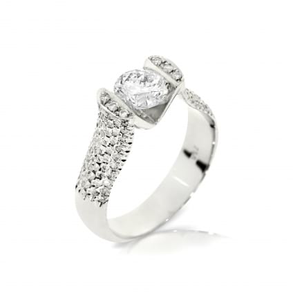 Помолвочное кольцо с россыпью бриллиантов