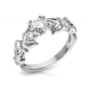 Дизайнерское кольцо с девятью бриллиантами