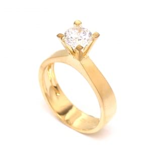Оправа: золотое классическое кольцо с бриллиантом