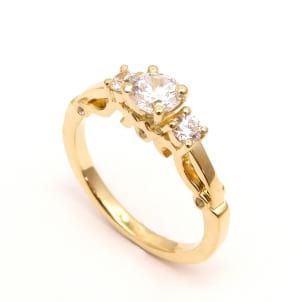 Оправа - кольцо в розовом золоте с тремя бриллиантами