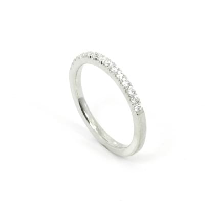 Свадебное кольцо из белого золота с бриллиантами
